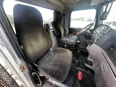 USED 2011 PETERBILT 384