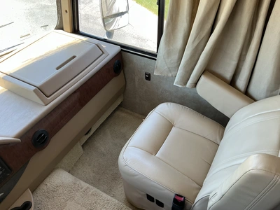 USED 2013 WINNEBAGO F53