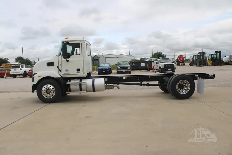 New | in-Stock 2025 MACK MD6 Cab Chassis trucks Texas US | Roll Off Truck World #1491874