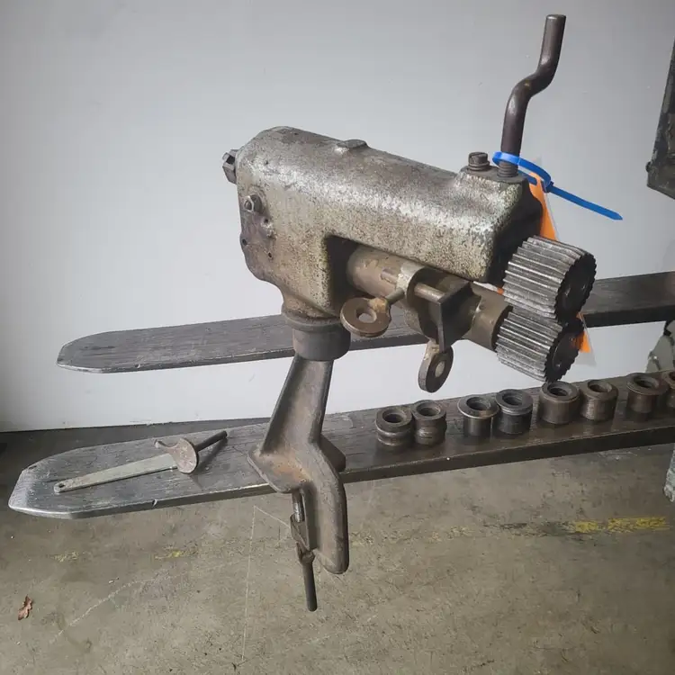 Used NIAGARA _UNKNOWN_ Trimming, Beading & Flanging Machines Washington US | Benoit Sheet Metal Equipment, Inc #1128709