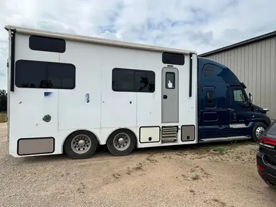 Used 2011 FREIGHTLINER CASCADIA Campers, Caravans, Motorhomes Wisconsin US | Proxy Equipment #1426135