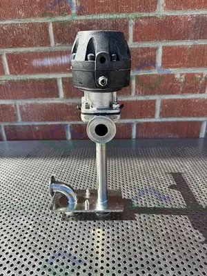 USED ITT PURE FLO ADVANTAGE 6 -WAY DIAPHRAGM VALVE W/ 1" TO 3/4" SANITARY FITTING