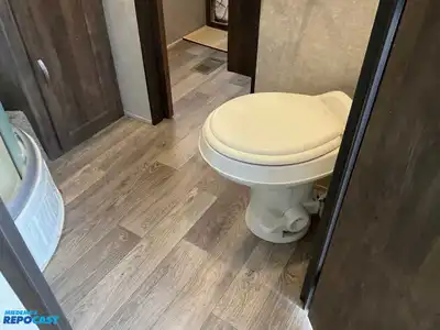 USED 2018 FOREST RIVER VIBE 288RLS