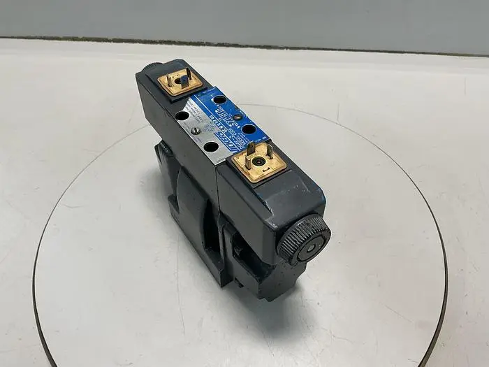 Used VICKERS DG4V-3-6C-M-U-H-7-60 Valves/Fittings Michigan US | Ideal Machinery #692729