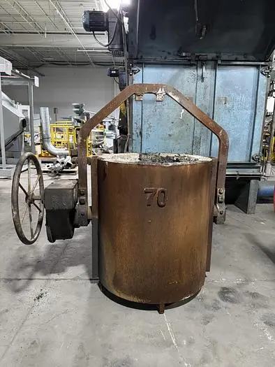 Used INDUSTRIAL EQUIPMENT GEARED TRANSFER LADLE Foundry Ladles Ohio US | World Equipment and Machine Sales #394740