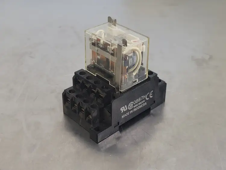 Used OMRON IEC255 Misc Electrical & Power Parts British Columbia CA | Lenmark #247076