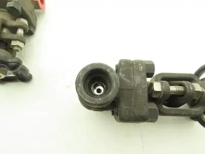 Ilshin 8A05-5 Steel Gate Valve 1/2" Socket Weld 1975psi Class 800 Lot of 3