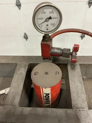 Used POWER TEAM _UNKNOWN_ Hydraulic Cylinders | Equipment Recovery Corp. #1330968
