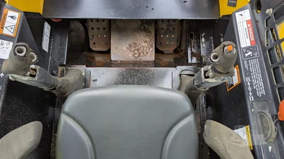 USED 2003 DEERE 270 II