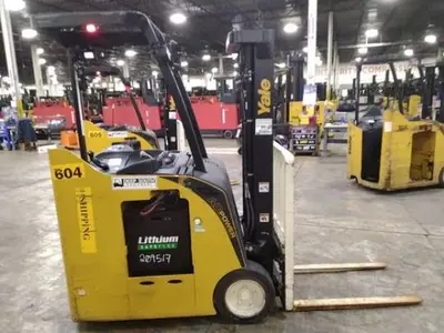 USED 2023 YALE ESC030