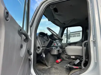 Used 2010 FREIGHTLINER M2112 Cab Chassis trucks Washington US | Puget Sound Truck Sales #1546541