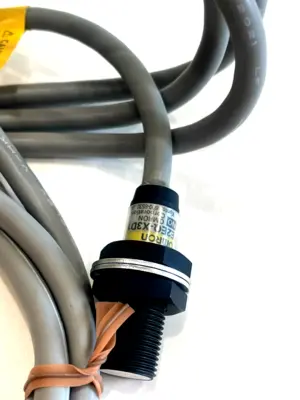 NEW OMRON E2EQ-X3D1 PROXIMITY SWITCH 2M 12 to 24VDC E2EQX3D1