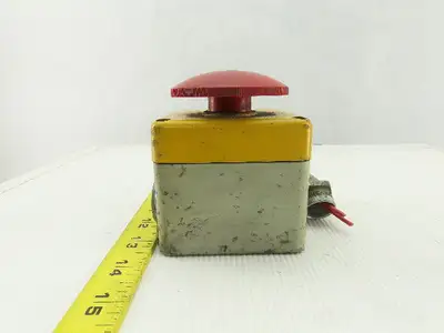 Siemens 3SA14 18-4 E-Stop Twist Release W/Enclosure 380V 10A