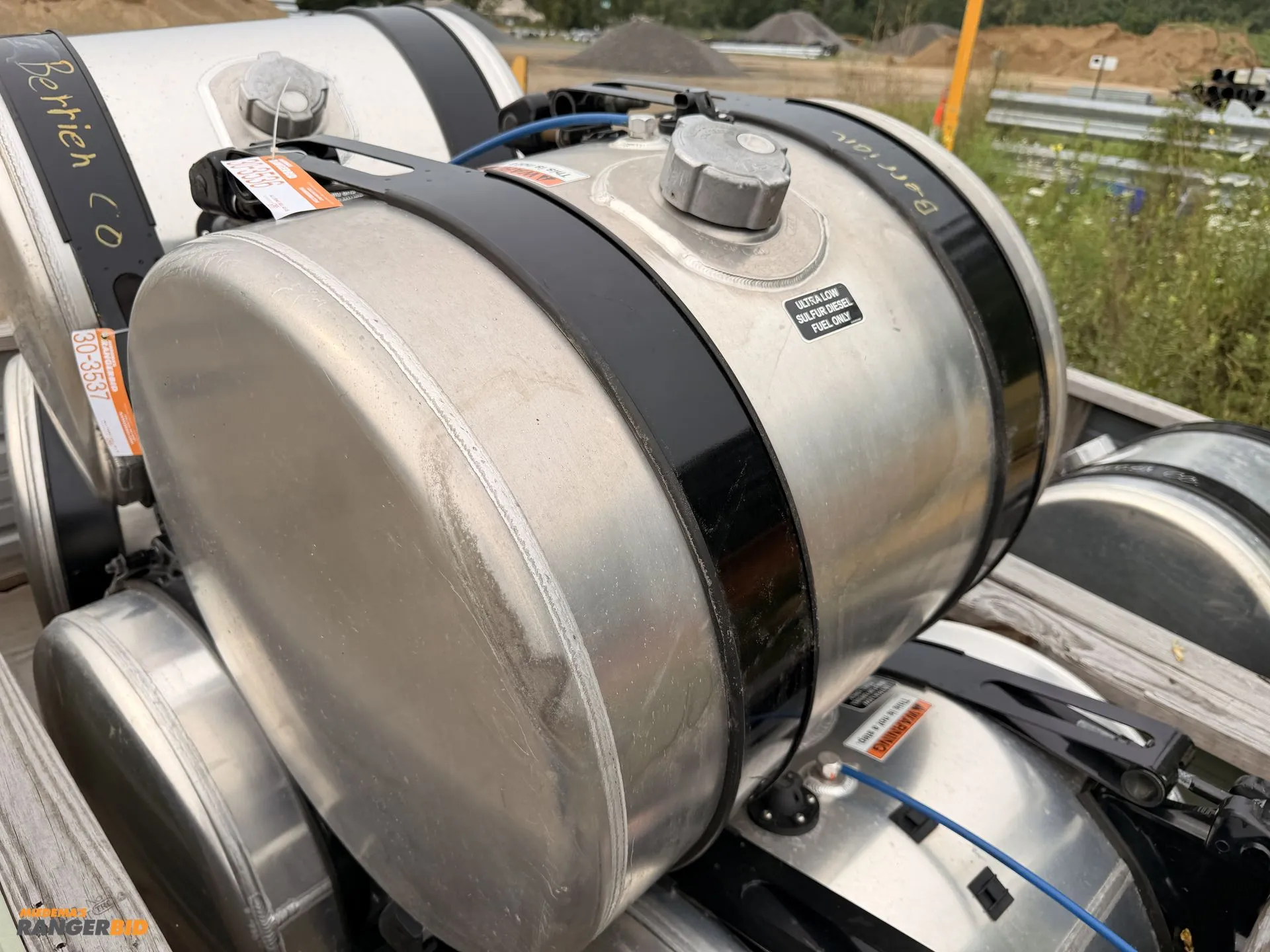 Used DTNA 60 GALLON FUEL TANK WITH STRAPS.  CAME OF WESTERN STAR Fuel Oil Tanks Michigan US | Miedema Asset Management Group #1357551