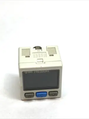 USED SMC DIGITAL PRESSURE SWITCH 0–1 MPA PNP R1/8 2-COLOR DISPLAY