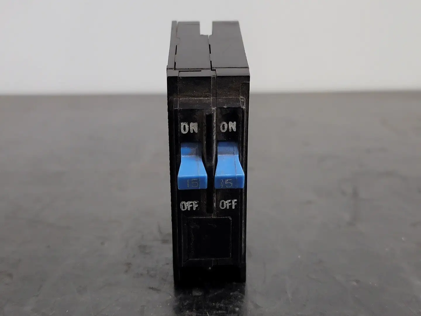 15 Amp, 2 Pole, 120/240 volts Circuit Breaker