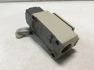 USED OMRON D4B-1111N