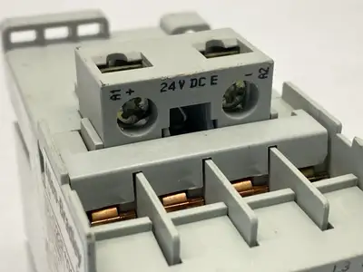 USED ALLEN BRADLEY SER C CONTACTOR 3-POLE 24VDC COIL