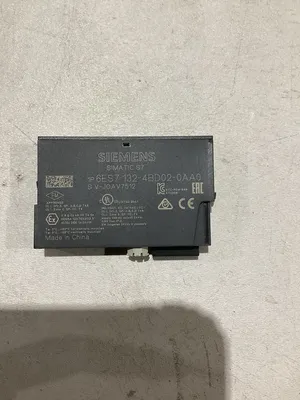 USED SIEMENS 6ES7132-4BD02-0AA0