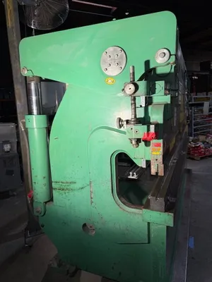 USED 1992 ACCURPRESS 717512