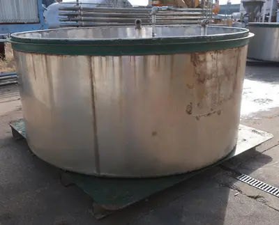 SPC8942  Tank 1452 gallon vertical tank, Stainless Steel, slope