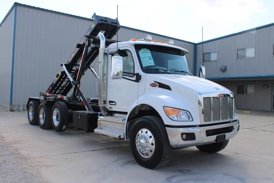 New | in-Stock 2027 PETERBILT 548 Rolloff Trucks Texas US | Roll Off Truck World #1492013