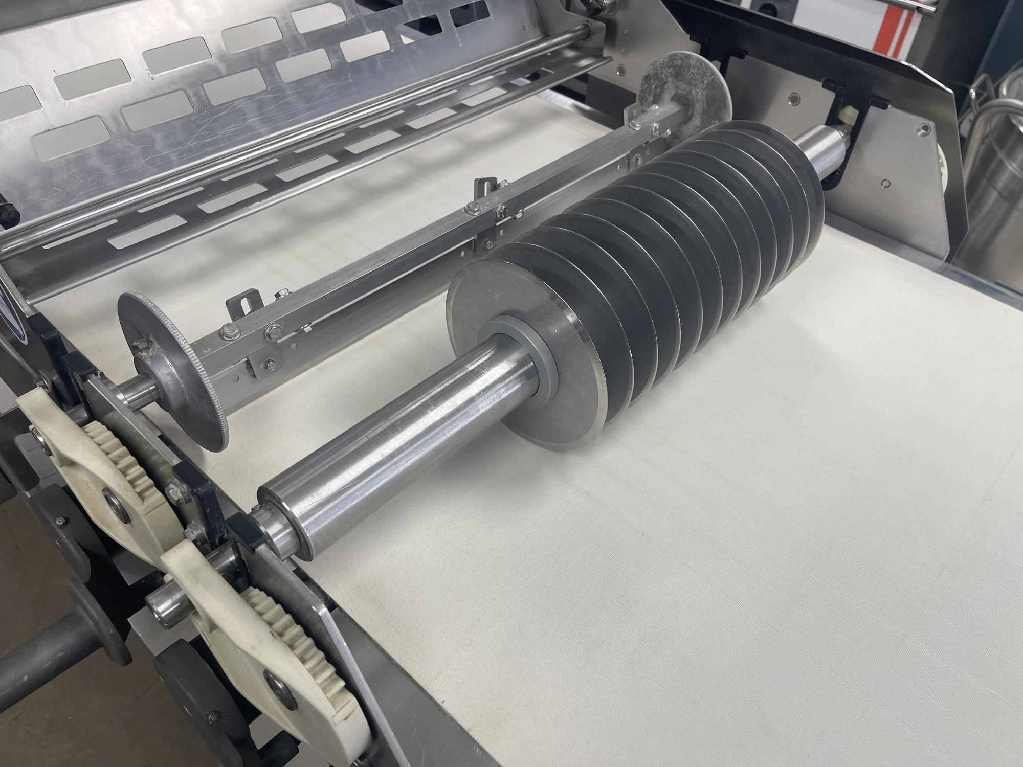 USED RONDO CUTTING TABLE