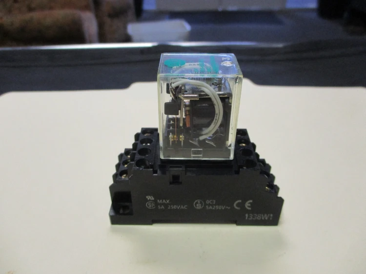 Used Omron/Allen-Bradley PYF14A-E/700HC24A1  Ser C Tube Sockets Arizona US | ASSET CONVERSION SPECIALISTS, INC. #324847