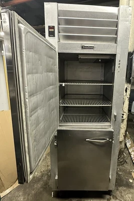 174-0118 Traulsen 2 Half-Door Self Contained Reach In Cooler