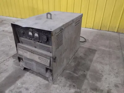 USED LINCOLN R3S-600INPUT 230/460OUTPUT 100/50 AMPS
