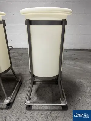 N/A (3) 200L Portable Plastic Mix Tanks with Mixer
