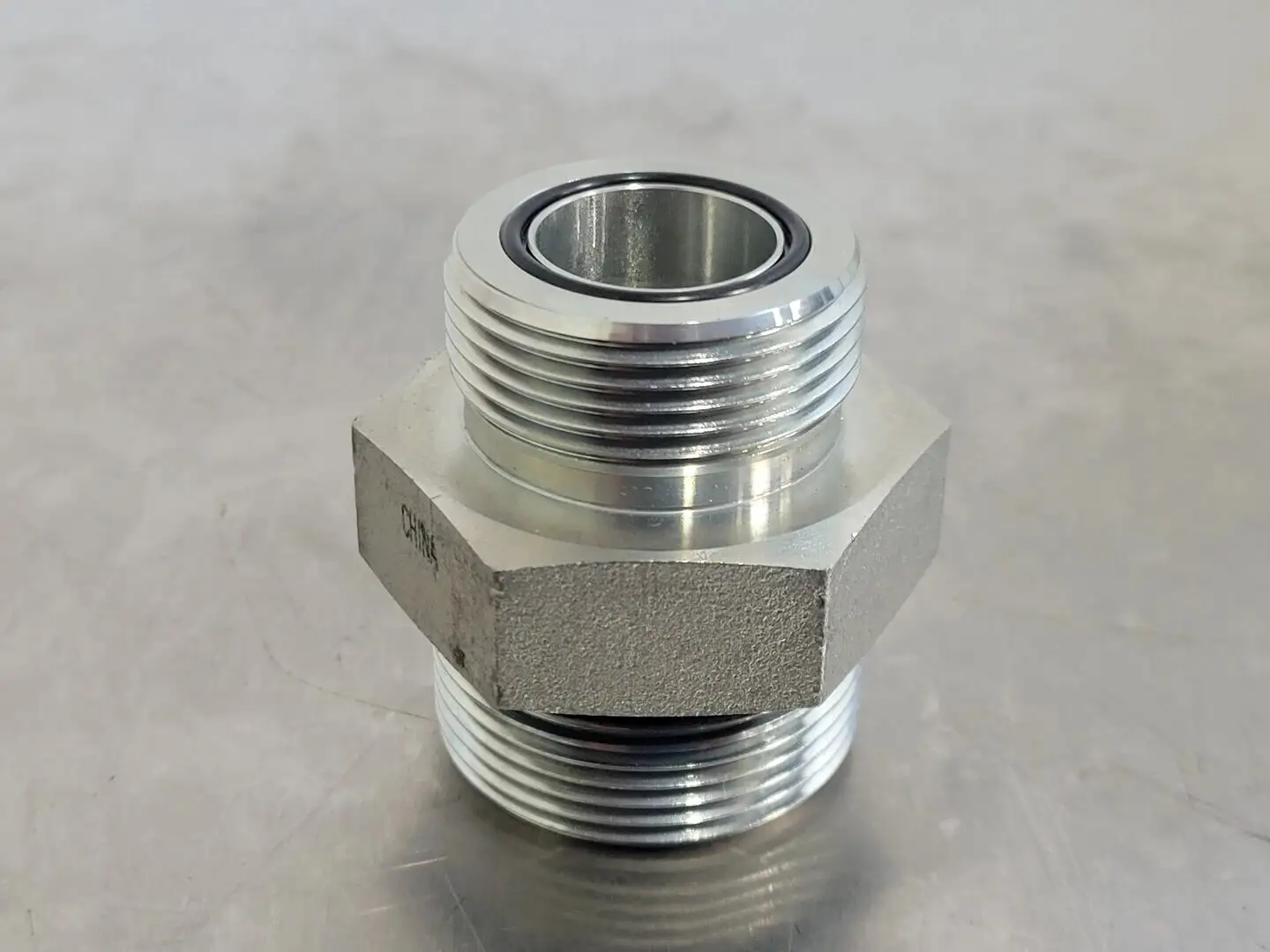 Hydraulic Adapter M-20 ORFS X M-16 ORB 1-1/4" x 1" (Bag of 3)