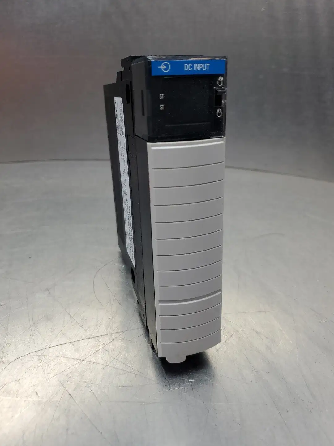 USED Allen-Bradley 1756-IB16/A J01