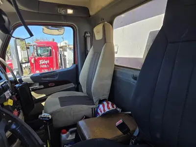 USED 2015 PETERBILT 579