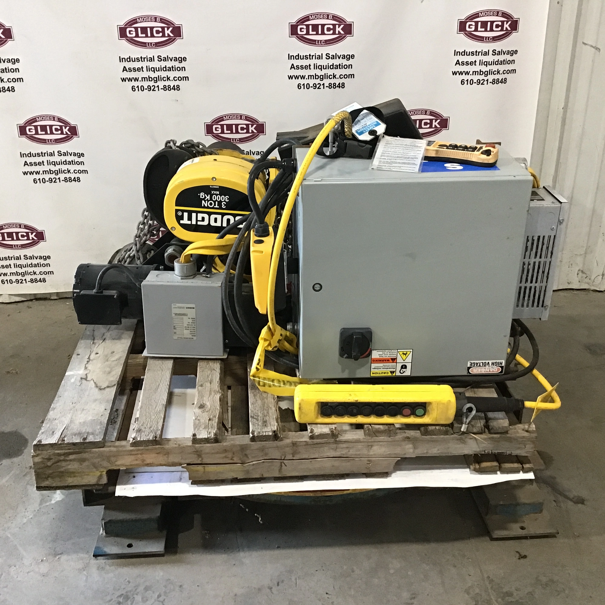 BUDGIT BEHCO310 Chain Hoist 3 Ton Capacity 2.5HP 50/60Hz 3PH 10fpm Speed w/Motor