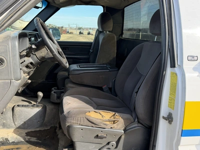 USED 2005 GMC 3500