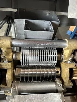 USED URSCHEL LABORATORIES L-A WITH DISCHARGE CONVEYOR