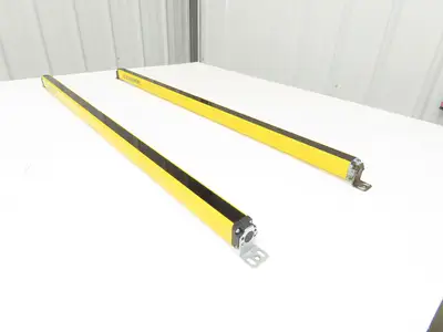 Schmersal SLC440COM-ER-0890-14 Safety Light Curtain Transmitter & Receiver Set