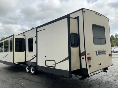 Used 2017 WILDWOOD LODGE 394FKDS Campers, Caravans, Motorhomes Michigan US | Miedema Asset Management Group #1402838