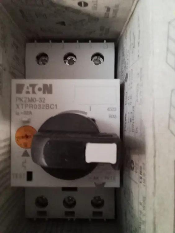 Used Eaton Eaton Circuit Breaker PKZMO-32/AK Circuit Breakers US | Infinity wholesale & Supply LLC #1305712