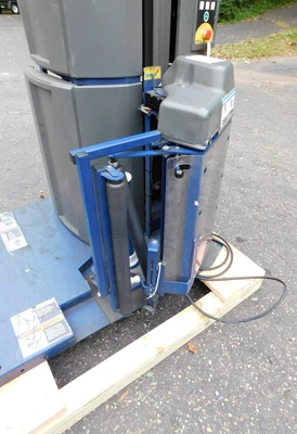 Used LANTECH Q 300 XT Wrapping Machines New Jersey US | Champion Trading Corporation #1471056