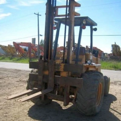 Case 585E Rough Terrain Forklift