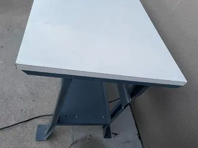 Heavy Duty workbench 30'' x 48''