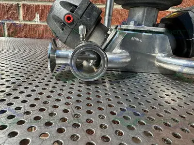 USED 3 ITT PURE FLO ADVANTAGE STAINLESS STEEL DIAPHRAGM VALVE W/ 1" SANITARY FITTINGS