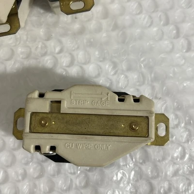 (15) HUBBELL Twist-Lock Receptacle 20A 125VAC 2 Pole 3 Wire Grounding P/N?? NNB