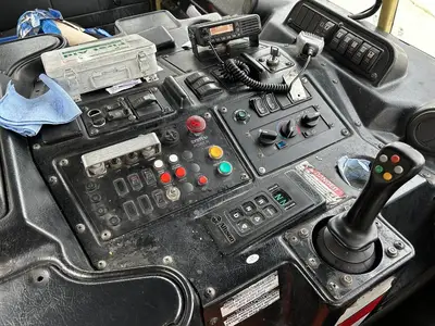 USED 2011 AUTOCAR XPEDITOR