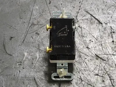 15 Amp, 120/277 Volts Toggle Switch