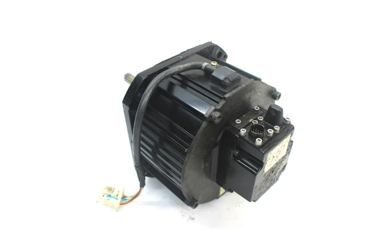 Used YASKAWA ELECTRIC SGMRS-06A2B-YR11 Servo Motors Kentucky US | Industrial Parts R Us Inc. #357316