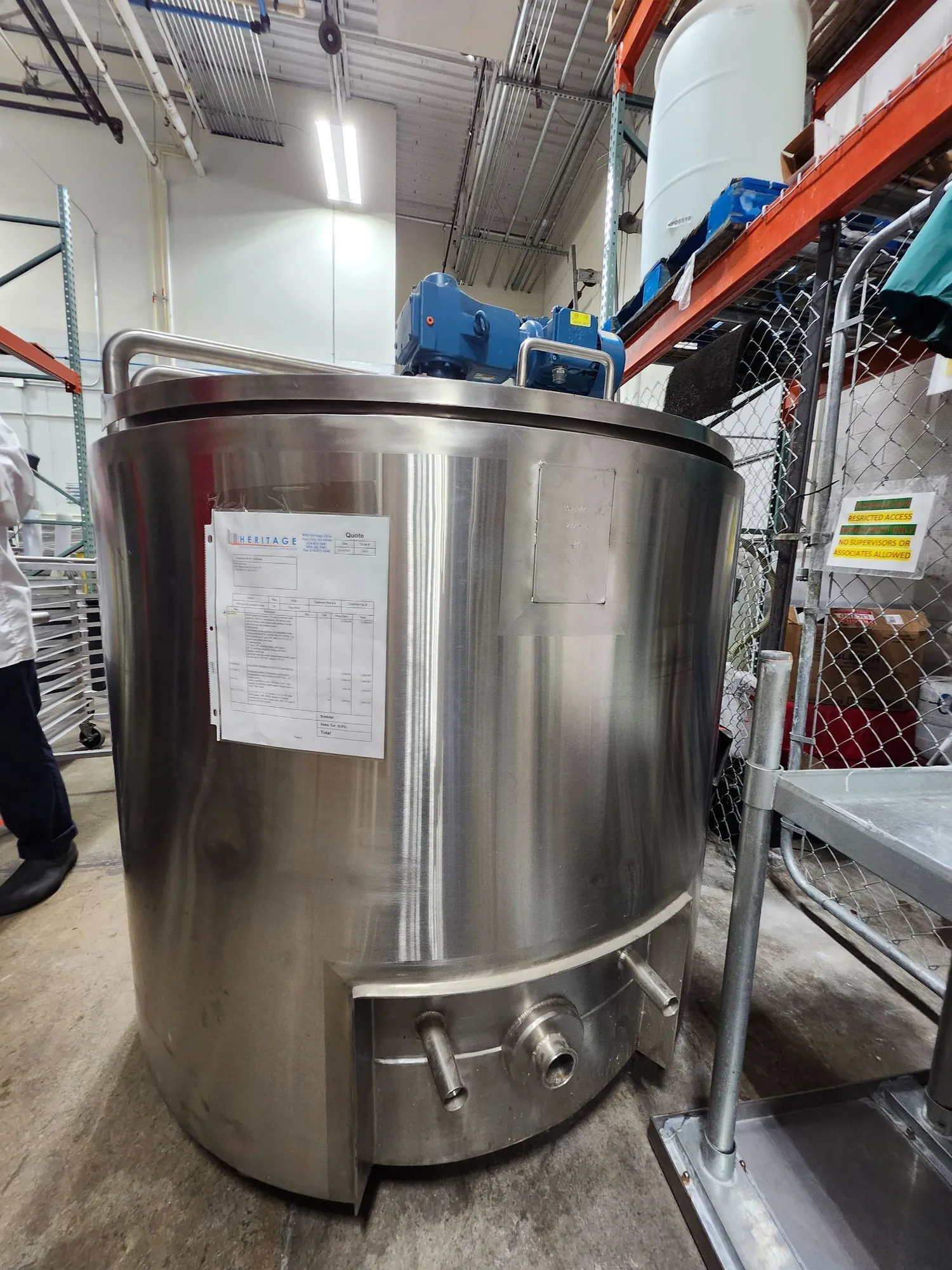USED HERITAGE 275 GAL BCAST