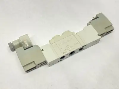 SY7420-5DZ-02T | SMC  Pneumatic Solenoid Valve 3-Position 1/4" NPT - New Other